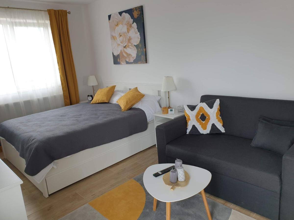 Max Studio Sancraiu de Mures Экстерьер фото